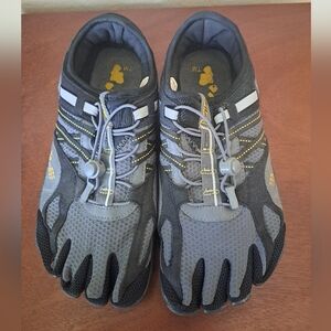 Fila Skele toes water shoes